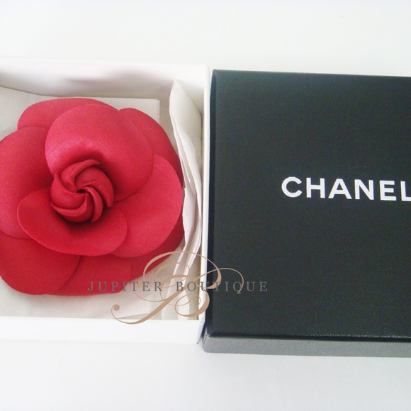Chanel Camellia Brooch - ROUGE Beautiful - Picture 3 of 5